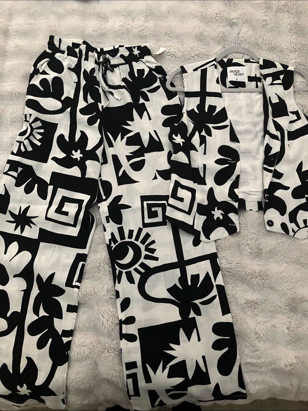 Paper Heart Black & White Cropped Blazer Top - Graphic Print